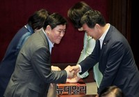 [포토] 투표하는 최경환 경제부총리 겸 기획재정부 장관