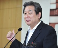 [포토] 축사하는 새누리당 김무성 대표