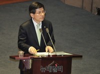 [포토] 의원들의 질문에 답하는 황교안 총리