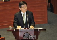 [포토] 질문에 답하는 황교안 신임 총리