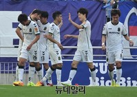[포토] 선제골 넣은 전북의 에두