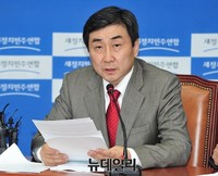 [포토] 최고위원회의에서 발언하는 이종걸 원내대표