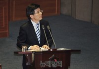 [포토] 의원들의 질문에 답하는 황교안 총리