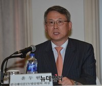 [포토] 제도개선 촉구하는 윤두현 케이블TV협회장