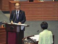 [포토] 질문에 답하는 황우여 교육부장관