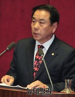[포토] 대정부질문 하는 이우현 의원
