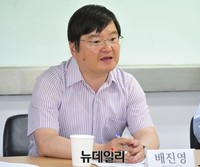 [포토] 이승만 토론회에서 발언하는 배진영 기자