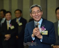 [포토] KB손해보험 출범, 축하인사말하는 윤종규 회장