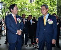 [포토] KB손해보험 출범, 대화나누는 윤종규-김병헌