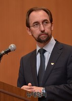 [포토] 강단에선 유엔인권최고대표