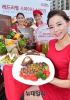 [포토] 아웃백, 강렬하게 매운 '레드라벨 더 시크릿 레시피' 출시