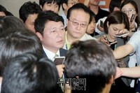 [포토] 질문에 답하는 최재성 새정치 사무총장