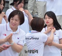 [포토] 광주U대회 배지 다는 대표단