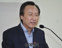 [포토] 토론회 축사하는 홍일표 새누리당 의원