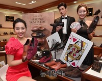 [포토] 금강제화, 트럼프마크 입힌 로얄에디션 출시