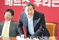 [포토] 회의장 박차고 떠나는 새누리당 김무성 대표