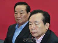 [포토] 굳은 얼굴의 서청원-이인제 최고위원