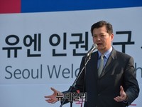 [포토] 개소환영 콘서트 환영사하는 이정훈 인권대사