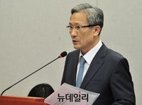 [포토] 업무보고하는 김관진 국가안보실장