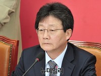 [포토] 굳은 표정의 새누리당 유승민 원내대표