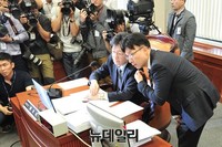 [포토] 대화 나누는 유승민 원내대표