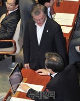 [포토] 대화 나누는 김무성-문재인