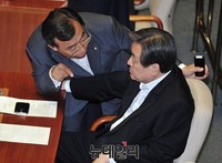 [포토] 대화 나누는 김무성 대표와 이정현 최고위원