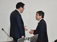 [포토] 대화 나누는 정의화 국회의장과 이종걸 원내대표