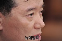 [포토] 질문에 답하는 김현웅 장관 후보자