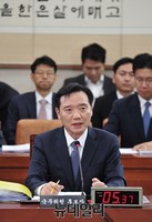 [포토] 질문에 답하는 김현웅 법무부장관 후보자