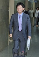 [포토] 운영위 참석하는 유승민 새누리당 원니대표