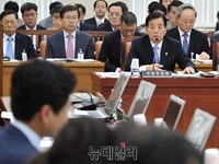 [포토] 국방위 전체회의 참석한 한민구 장관