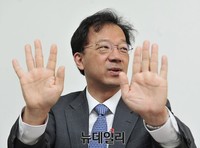 [포토] 인터뷰 하는 박원순 시장 아들 병역의혹 소송 차기환 변호사