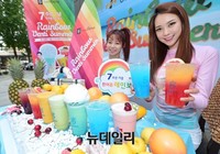 [포토] 카페베네, 7주년 기념 레인보우 '음료-케이크' 출시