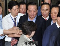 [포토] 의원총회 끝나고 나온 새누리당 서청원 의원