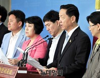 [포토] 새정치 혁신안 발표하는 김상곤 위원장