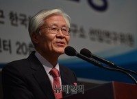 [포토] 격려사하는 조갑제 대표