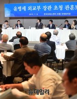 [포토] 윤병세 장관 초청 관훈토론회 개최