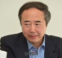 [포토] 토론회 참석한 김용직 성신여대 교수