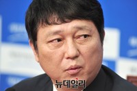 [포토] 질문에 답하는 최재성 사무총장