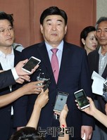 [포토] 새정치민주연합 탈당 이유 설명하는 정진후 전 사무부총장