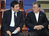 [포토] 대화 나누는 문재인 대표와 이종걸 원내대표