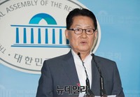 [포토] 기자회견 갖는 새정치민주연합 박지원 의원