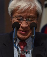 [포토] 인사말하는 조갑제 대표