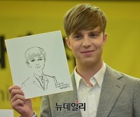 [포토] 부천국제만화축제 홍보대사로 위촉된 줄리안