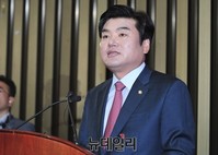 [포토] 인사말 하는 원유철 신임 원내대표