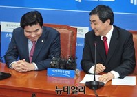 [포토] 덕담 나누는 원유철-이종걸 여야 원내대표