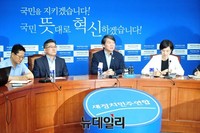 [포토] 간담회 갖는 안철수 새정치민주연합 전 당대표