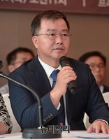 [포토] 사퇴 촉구하는 김기수 변호사