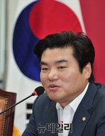 [포토] 청와대 회동 분위기 전하는 원유철 원내대표